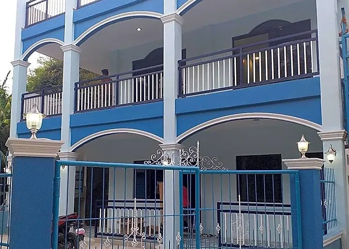 Azulea House Lodge *